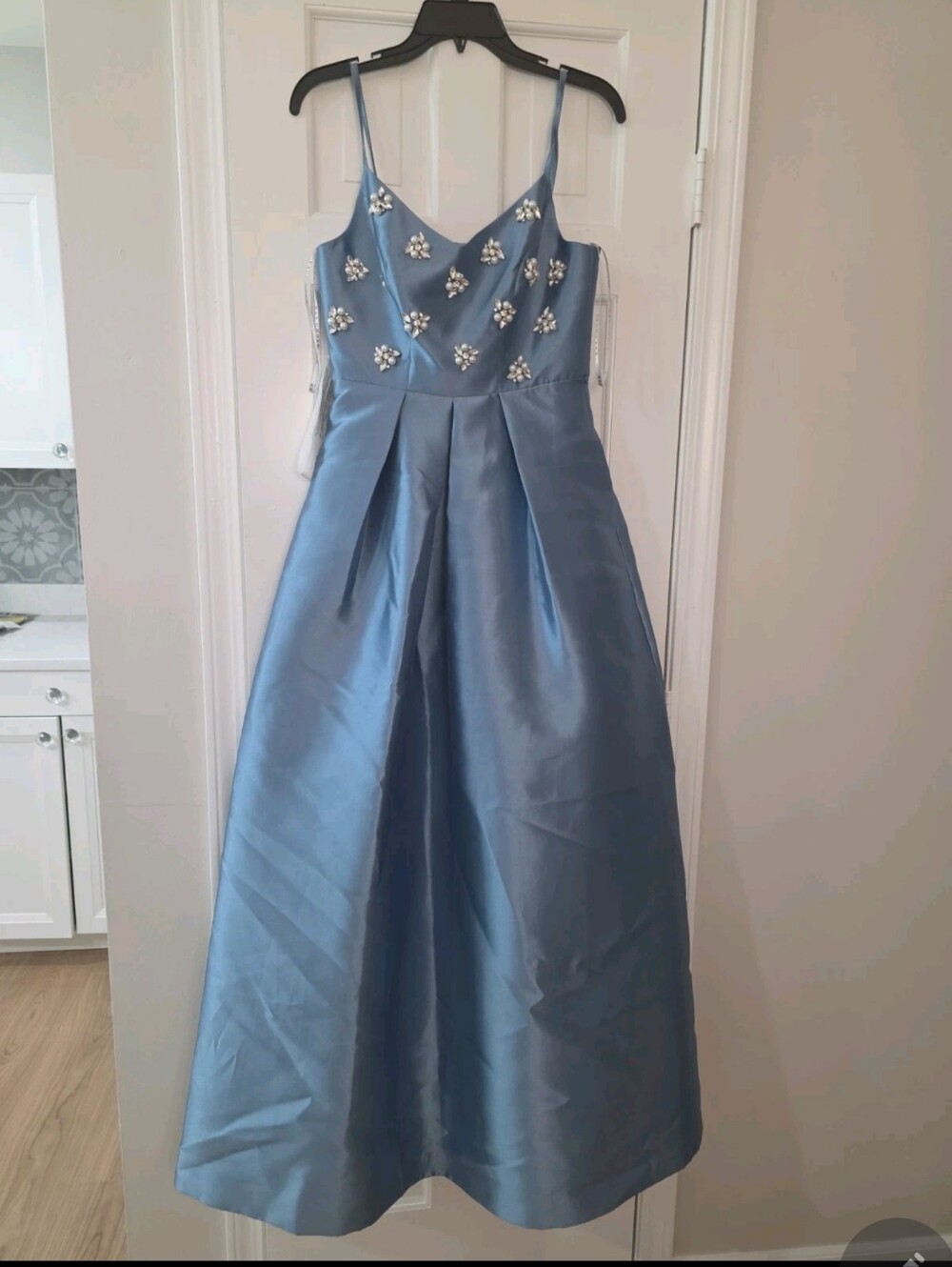 Kay Unger Eloise Satin Floral-Embellished Gown In Ice Blue Sz 4 $388 - Picture 6 of 9